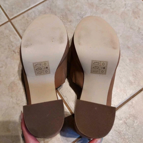 Call it Spring heels - Picture 3 of 3